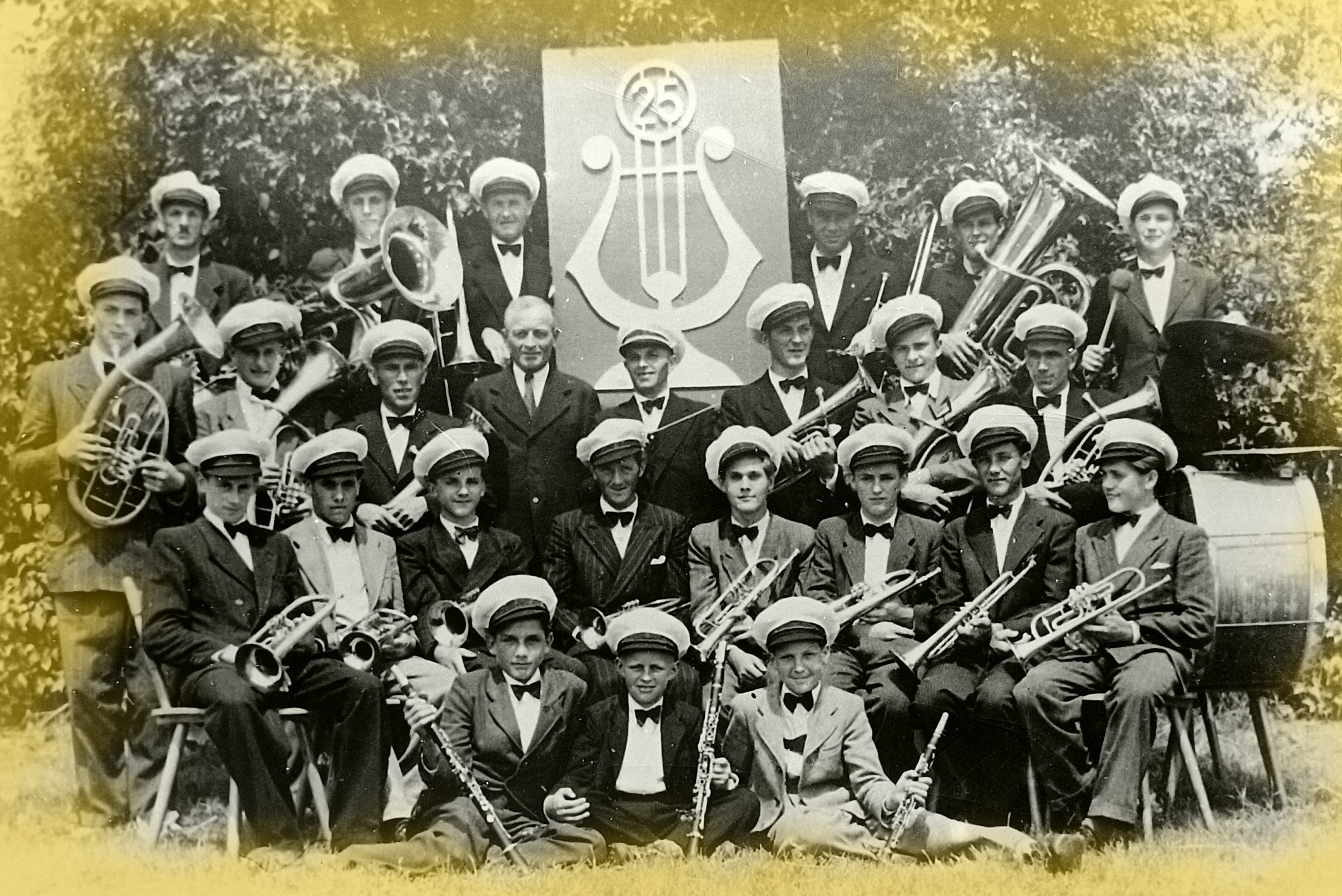 Historisches Gruppenfoto des Musikvereins Irslingen zum 25-jährigen Jubiläum